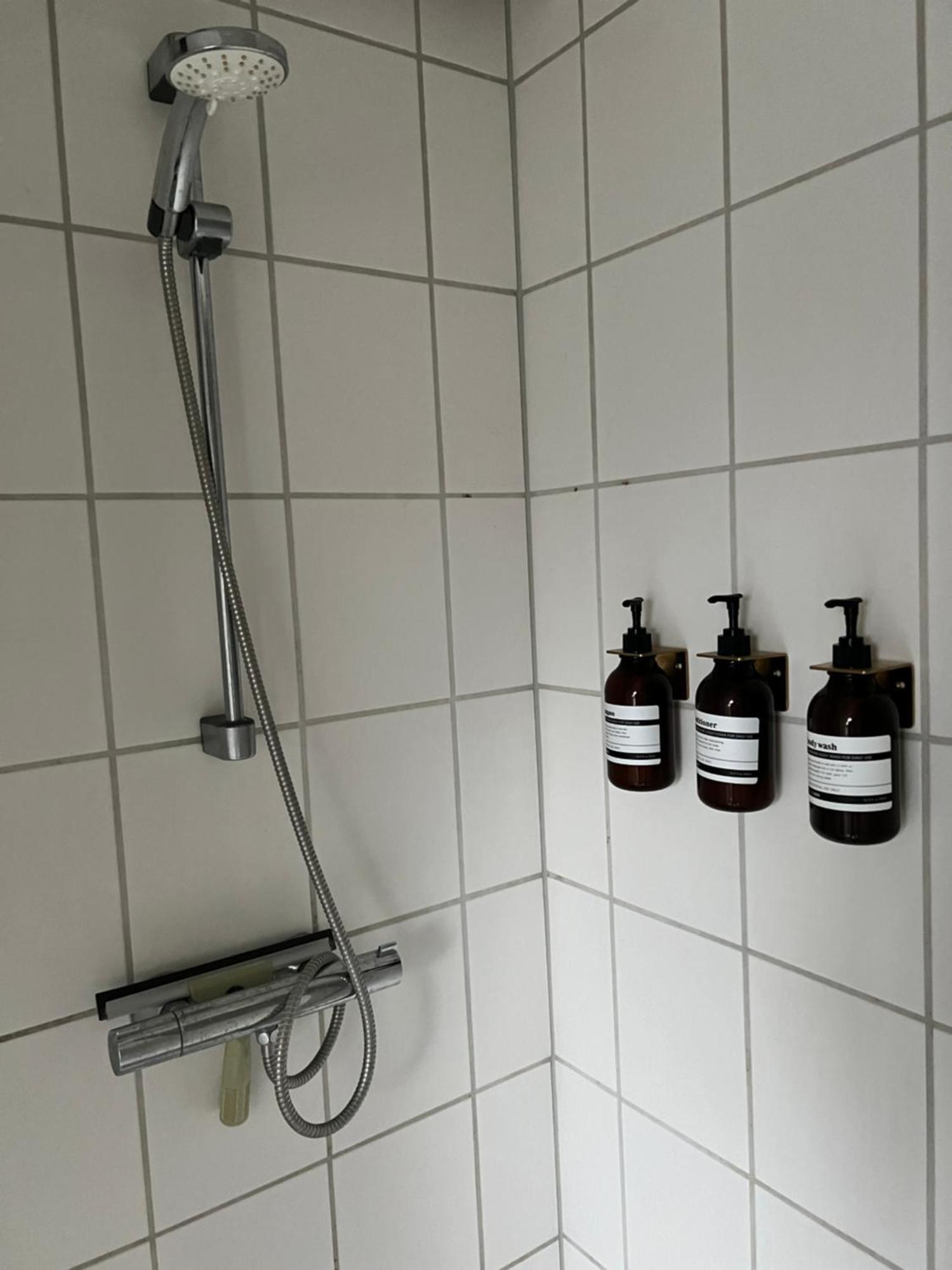 Aesthetic Apartment Hotel - City Center - Free Parking - Private Garden Aalborg Esterno foto